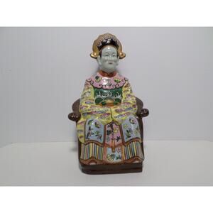 Hand Painted Chinese Famille Rose Qing Dynasty Depicted Empress Statue